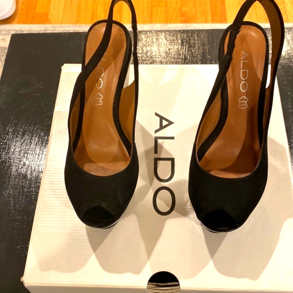 Aldo velvet wedges